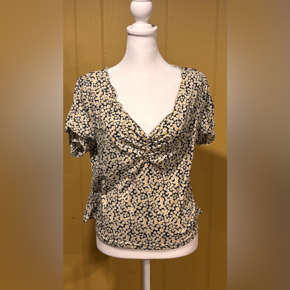 ⭐ 3 for $15 SHEIN Plus Ditsy Floral Print Lettuce Trim Top